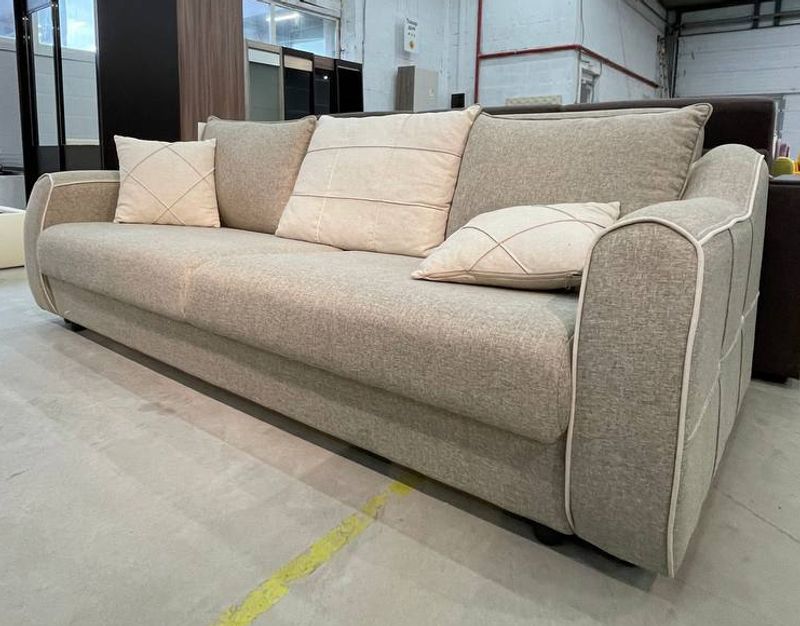 Диван Флэтфорд для фонда «Благое дело в Старых Черемушках»