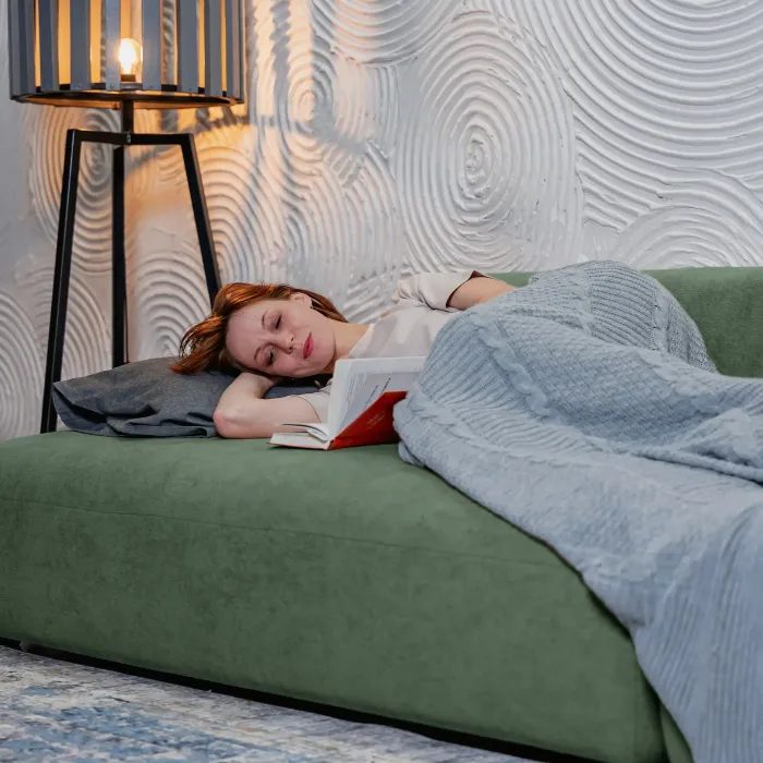 НОВЫЕ ЭМОЦИИ Диван прямой, темно-зеленый, банкетка слева