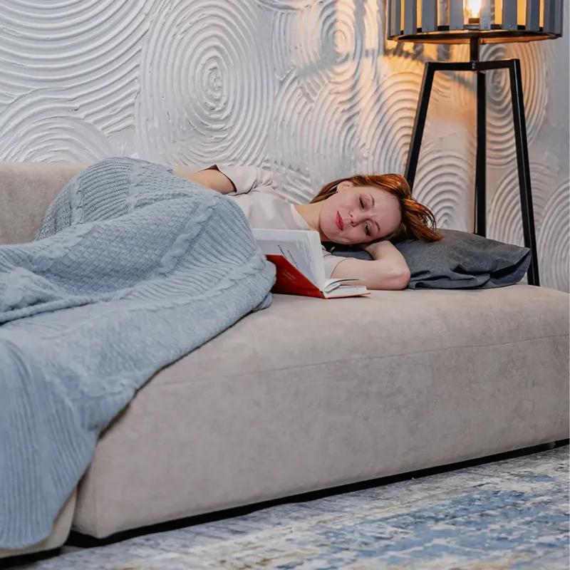 НОВЫЕ ЭМОЦИИ Диван прямой, латте, банкетка справа