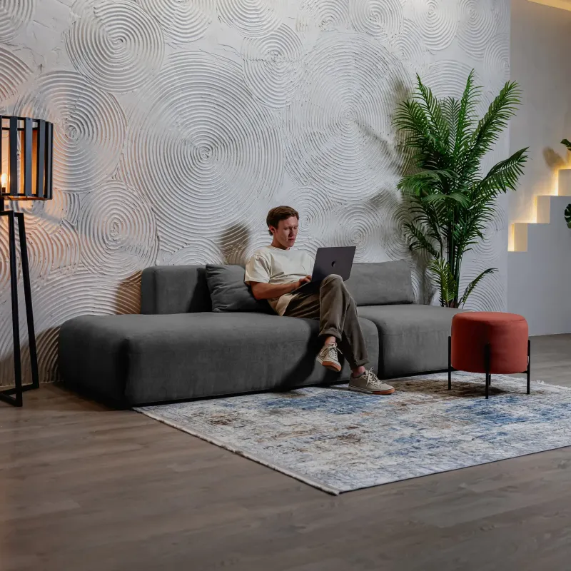 НОВЫЕ ЭМОЦИИ Диван прямой, серый, банкетка слева